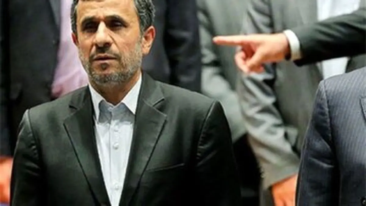 محمود احمد نژاد در کنار نوه اش
