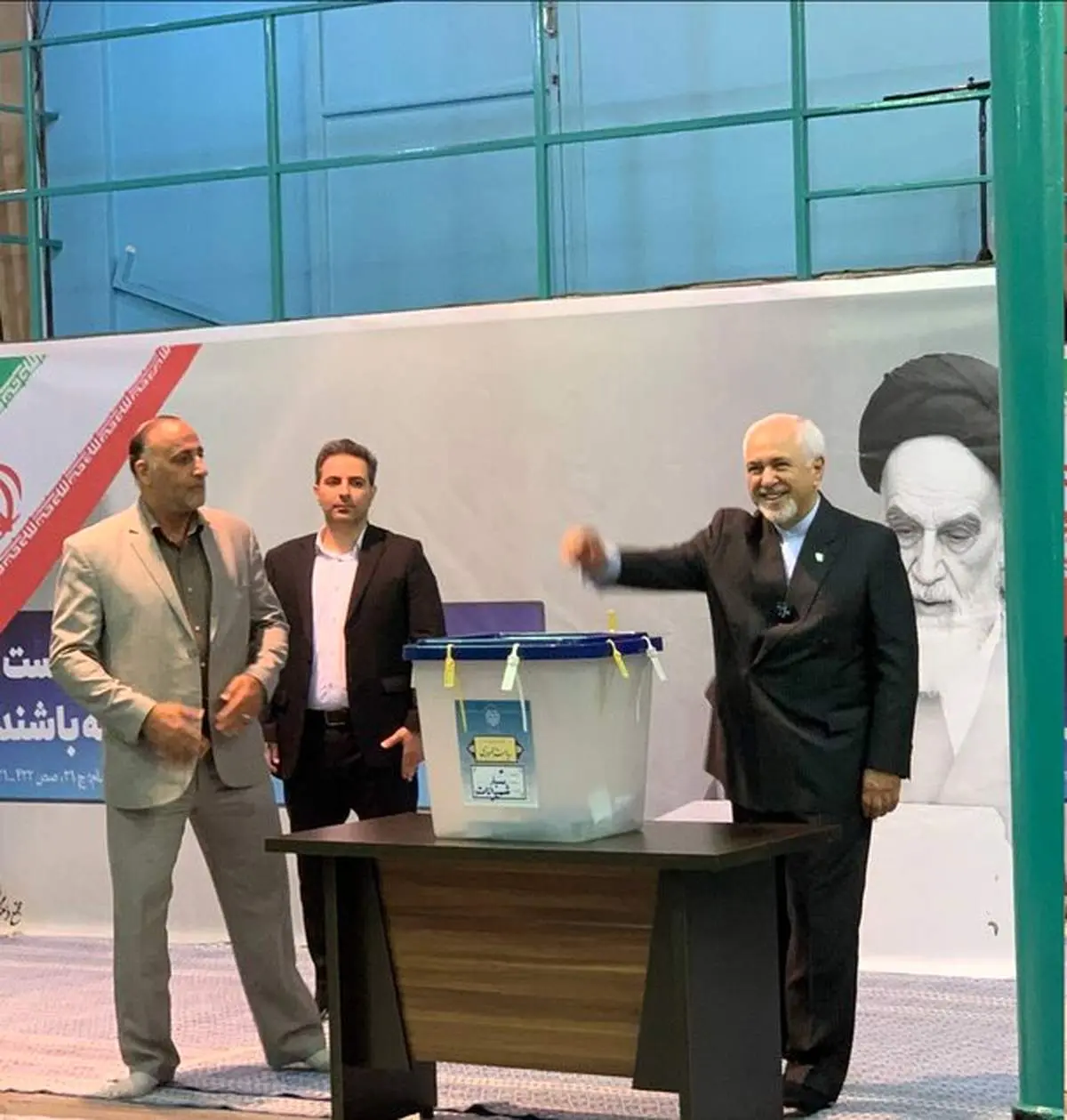 پاسخ معنادار ظریف به توهین رئیس ستاد جلیلی/ معلوم می شود که اکثریت و اقلیت کیست!
