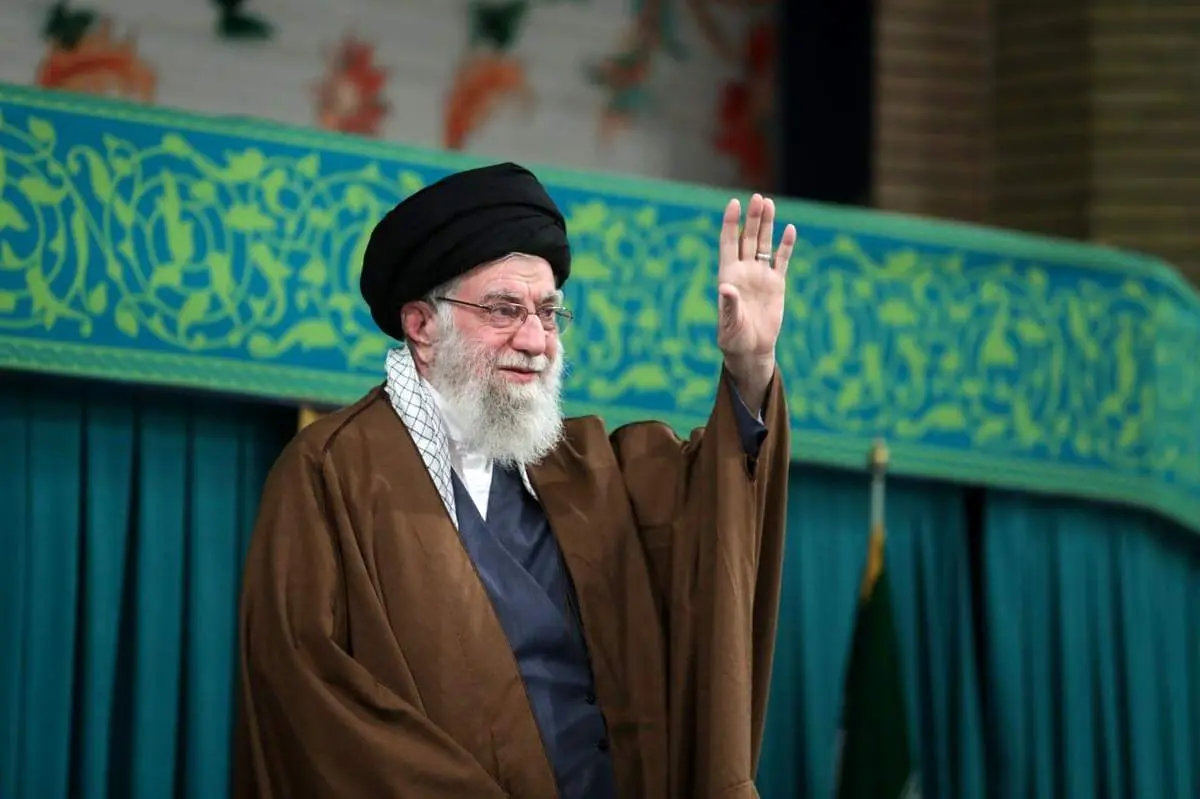 رهبر انقلاب: زن، کارگزار خانه نیست، مدیر است

