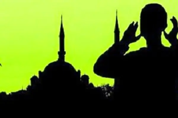 اذان گفتن یک روحانی به زبان چینی/ فیلم