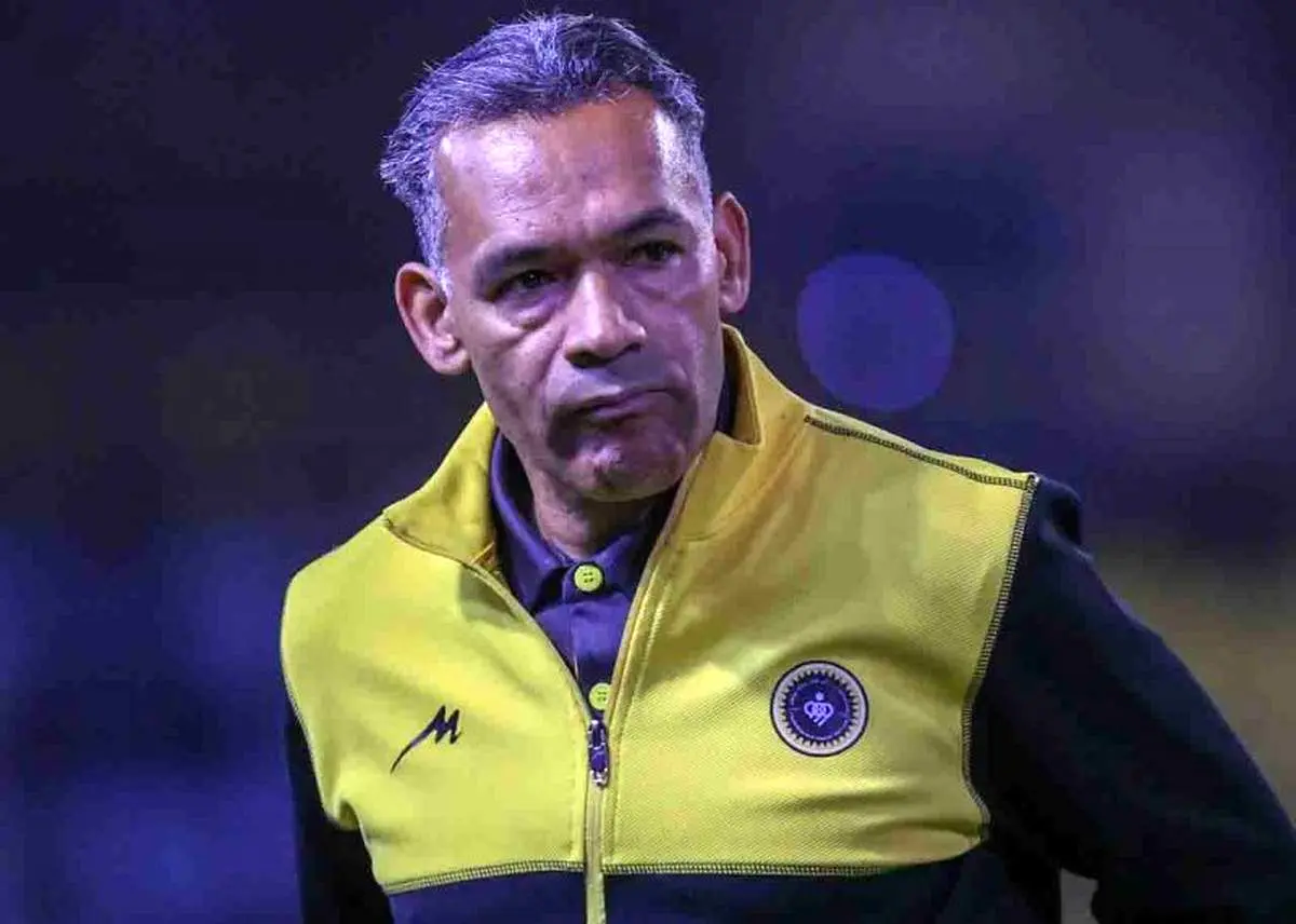 برخورد با مربی سپاهان در عربستان 