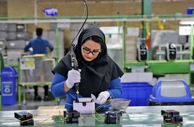 وضعیت عجیب در بازار کار ایران | نرخ بیکاری زنان ۷۰ درصد بیشتر از مردان است 