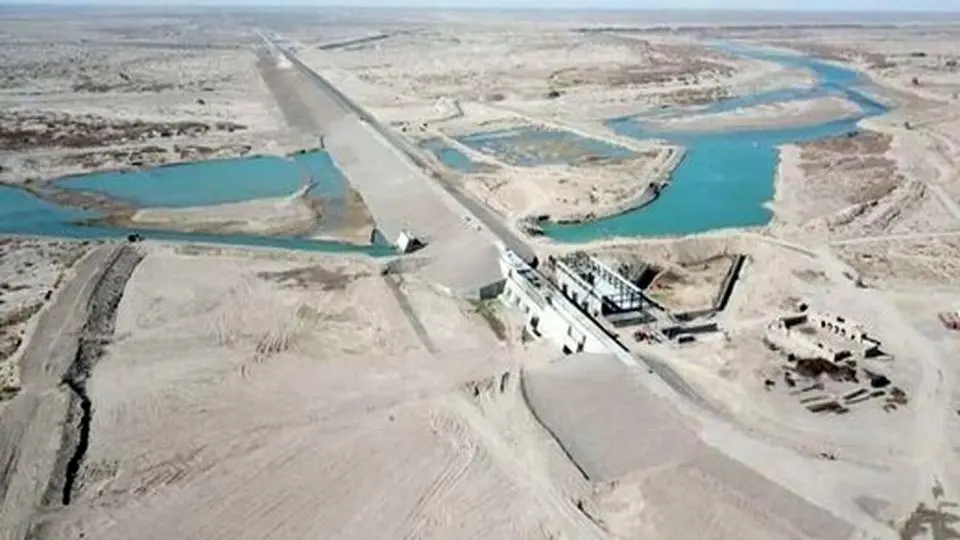  طالبان با انحراف مسیر آب هیرمند، مانع رسیدن آب به ایران شده + تصویر

