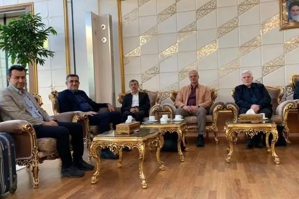  احمدی نژاد در مسیر مجارستان به استانبول رسید/ عکس