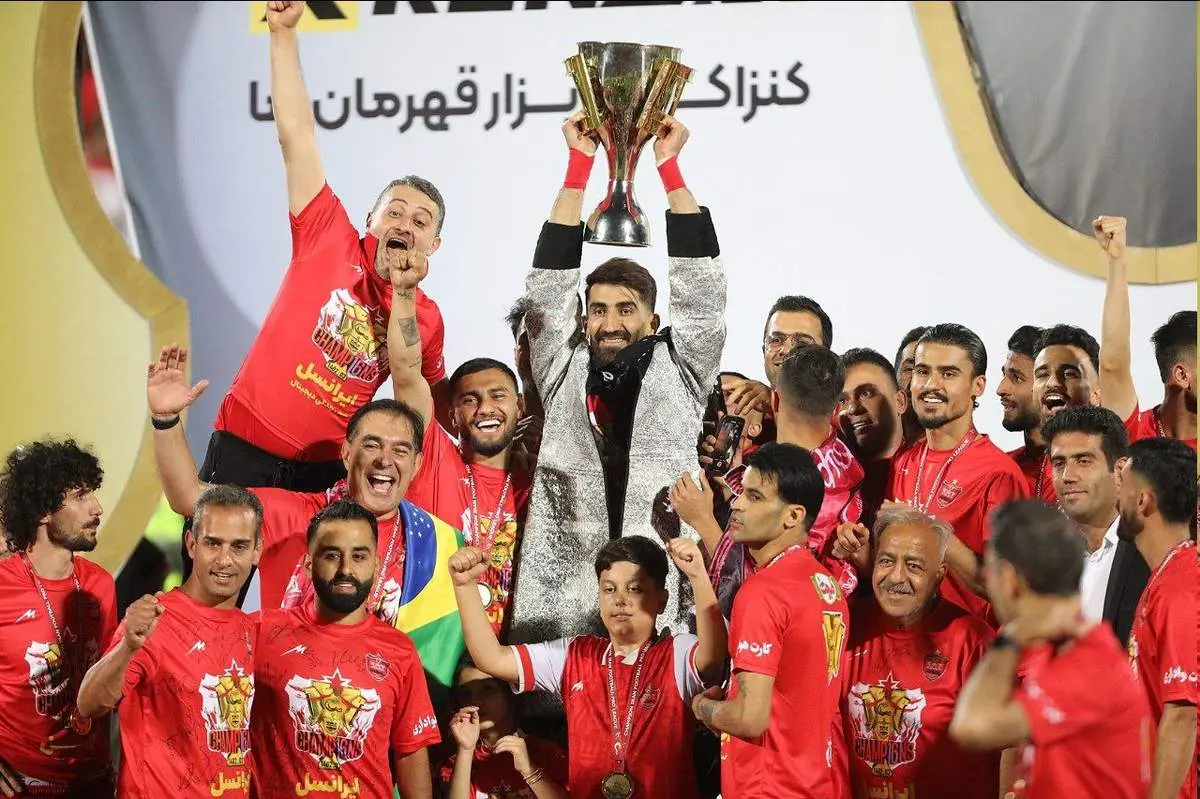 پدر و پسر در جشن قهرمانی/ عکس