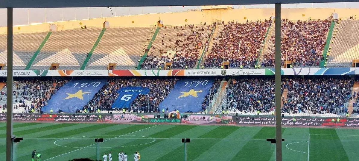 شعار استقلالی‌ها علیه پرسپولیس و تشویق هاشمی‌نسب؛ هم اکنون در آزادی