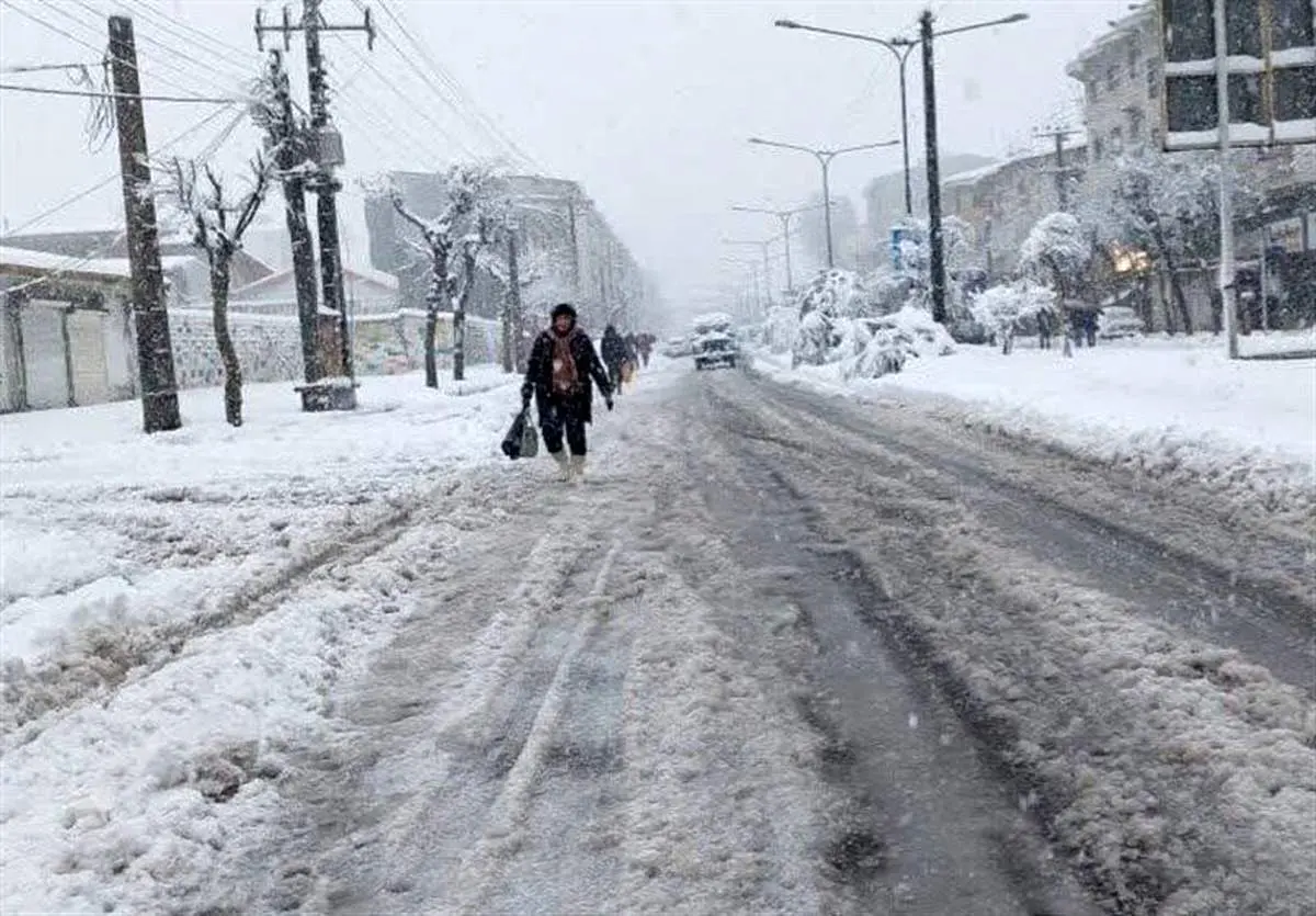 خیابانهای رشت پس از بارش سنگین برف