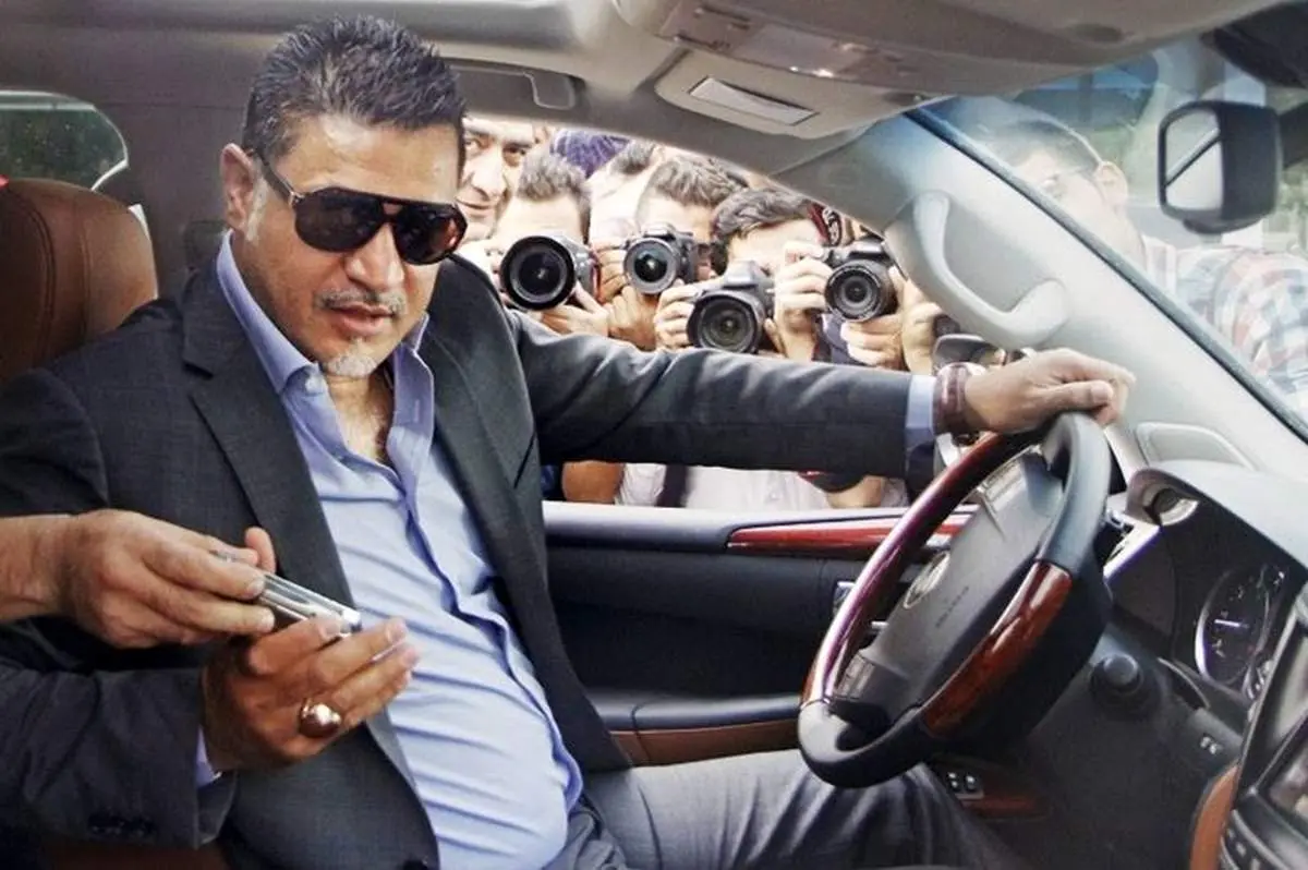 ساعت علی دایی با بند پوست تمساح!+ عکس