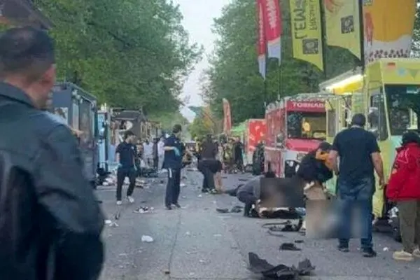 عبور راننده از روی جمعیت چند کشته بر جا گذاشت! 