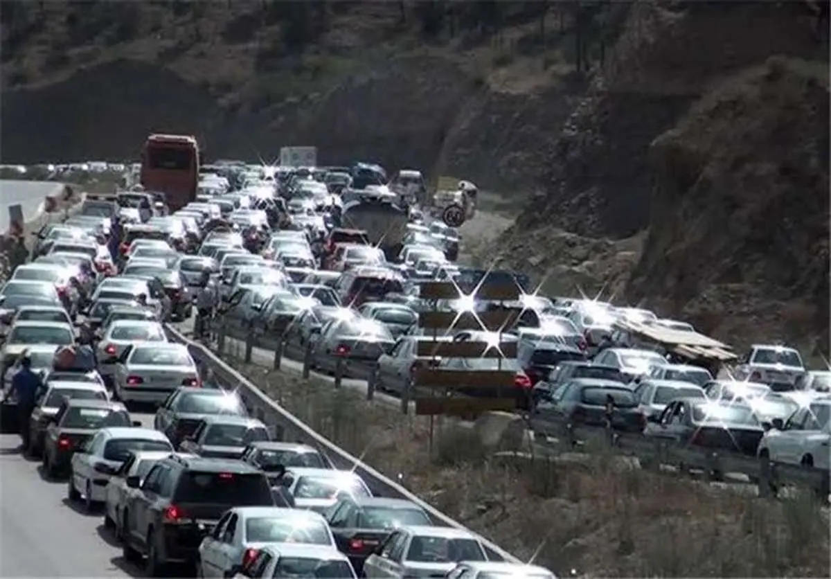 بازگشت مسافران شمال به تهران و ترافیک سنگین در جاده چالوس