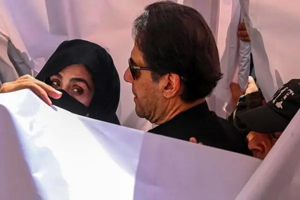 همسر عمران خان به زندان رفت