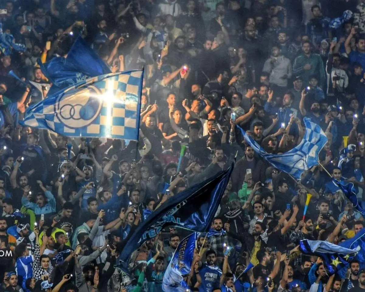شعارهای جنجالی هواداران استقلال علیه پرسپولیس!