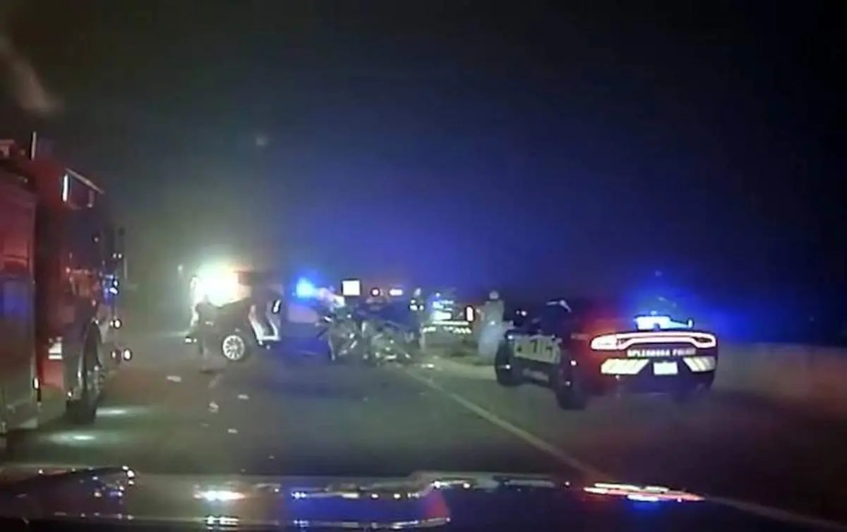 نقص فنی تسلا چند ماشین پلیس را بهم کوبید