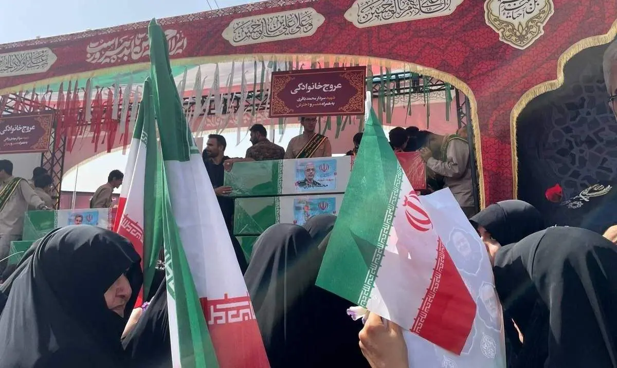 چند تصویر متفاوت از مراسم تشییع پیکر شهدا

