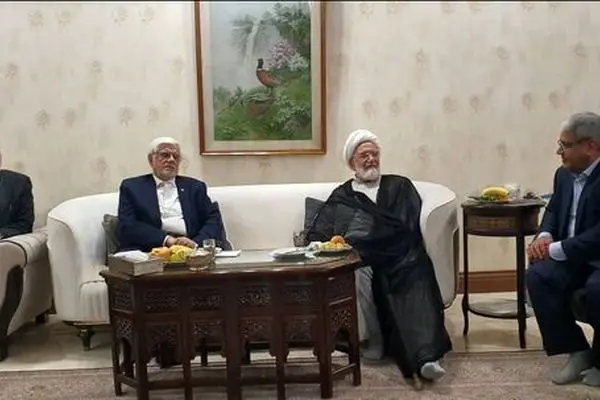 
عارف به دیدار کروبی رفت