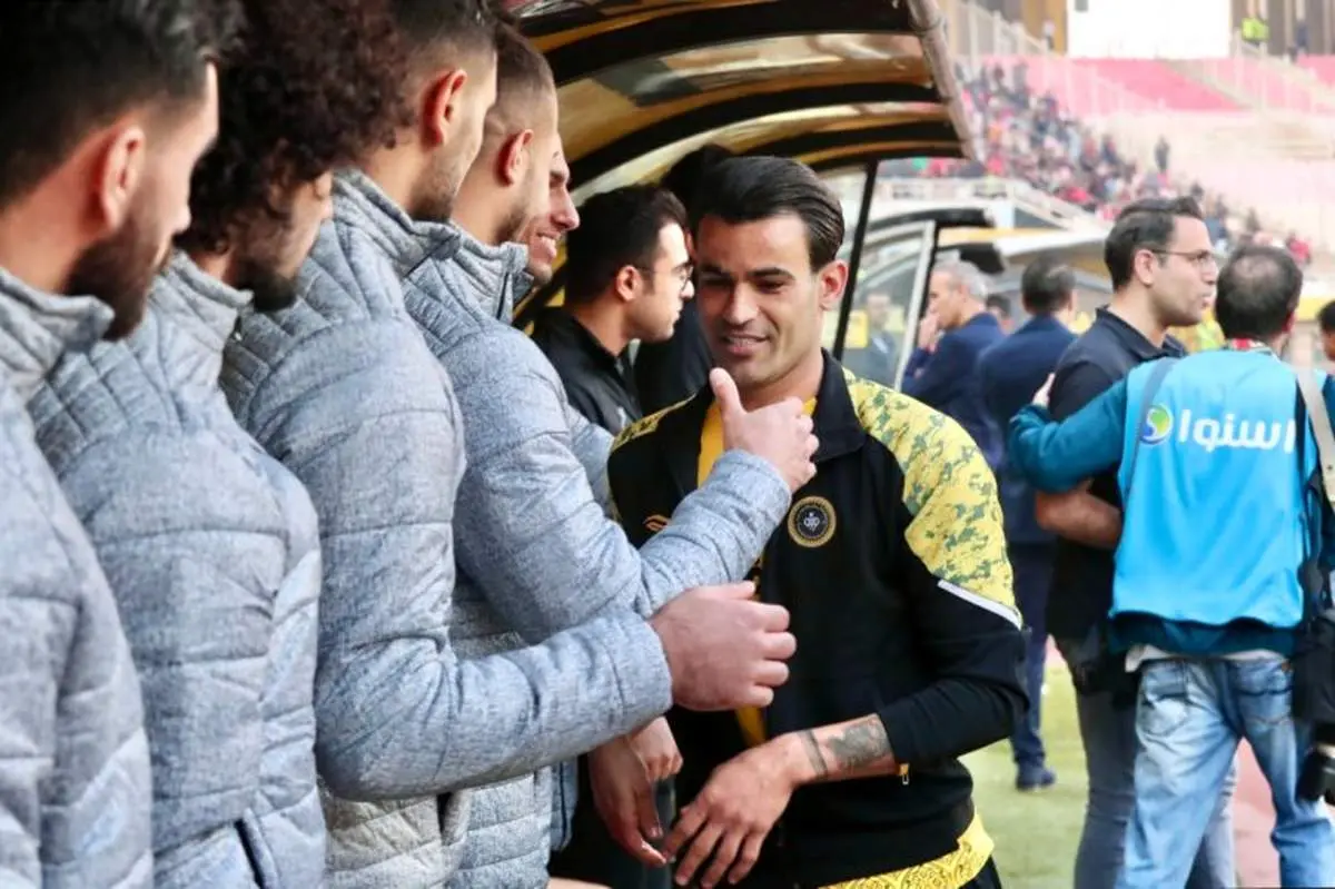 برخورد عجیب آل کثیر و عالیشاه روی نیمکت قبل از باخت قرمزها