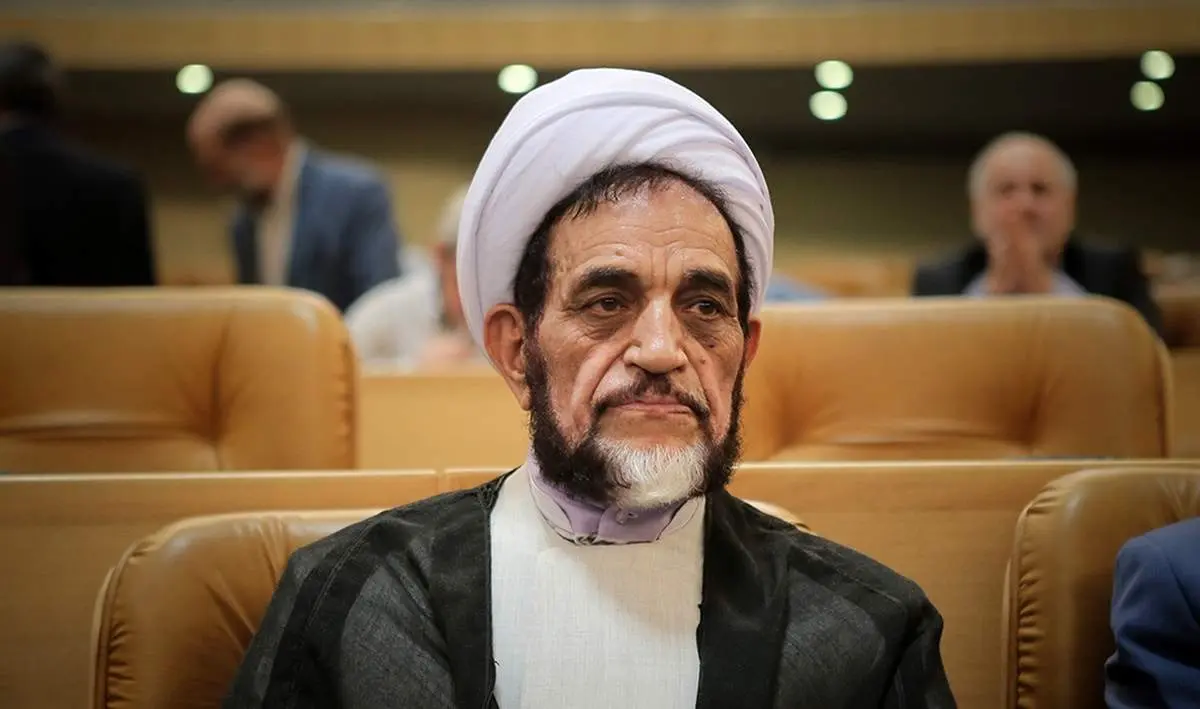 آقای خاموشی رییس اوقاف گفت حضور آقای پناهیان در مسجد امیرالمومنین (ع)، موقت است اما ایشان جا خوش کرده!