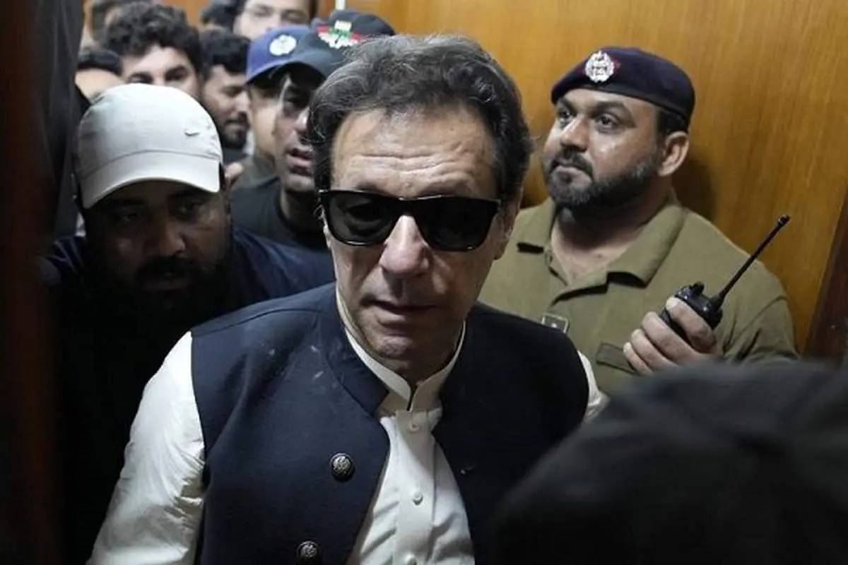 حکم ازدواج غیر قانونی عمران خان و همسرش اعلام شد