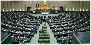 یک امام جمعه خطاب به نمایندگان مجلس: ماه اول ۱۲ میلیون حقوق بگیرید و بس