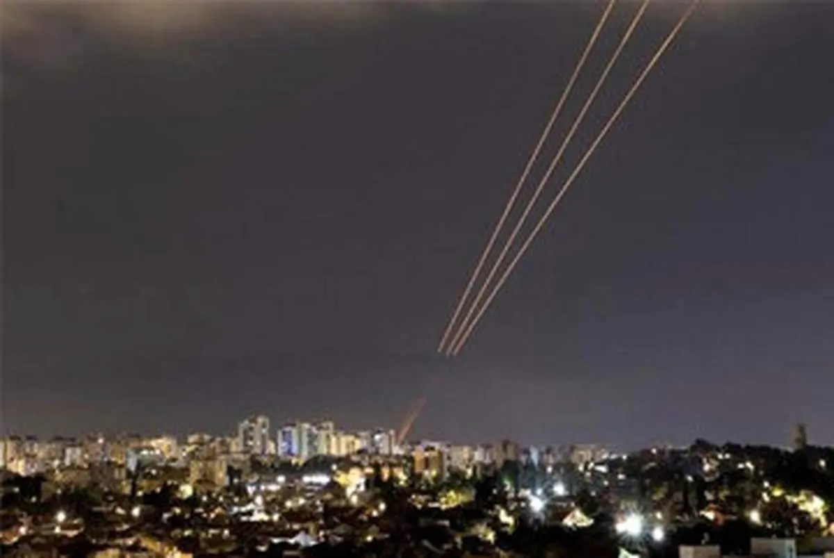 ۱۲ حمله موشکی و پهپادی ایران به مقرهای دشمنان/ عکس