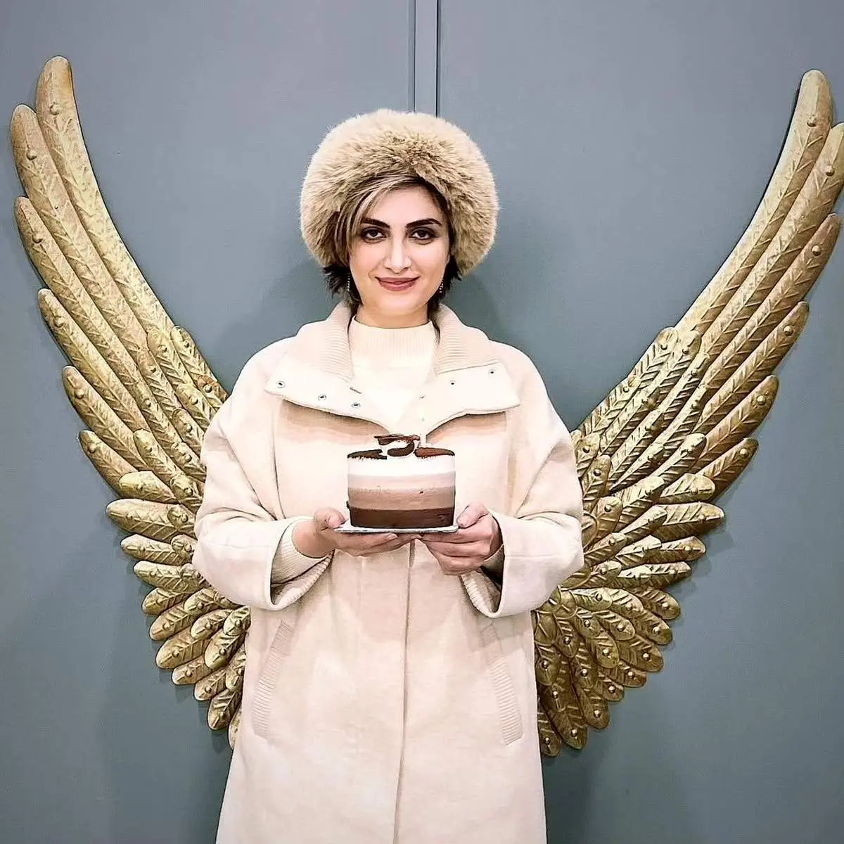 الناز ملک از خوشحالی بال درآورد! / عکس