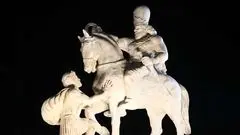 انتقال مجسمه والرین به فرودگاه مهرآباد