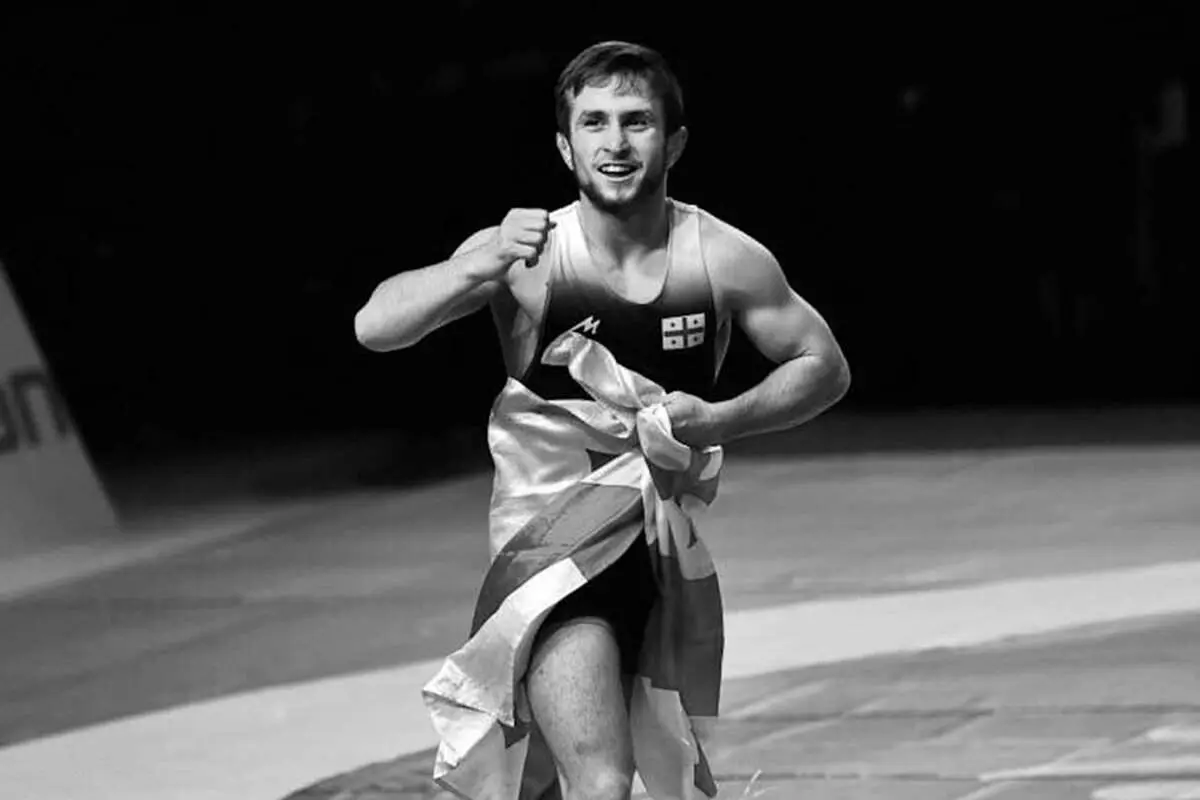 شوک به دنیای کُشتی/جسد رقیب کشتی گیر ایرانی در خانه‌اش کشف شد