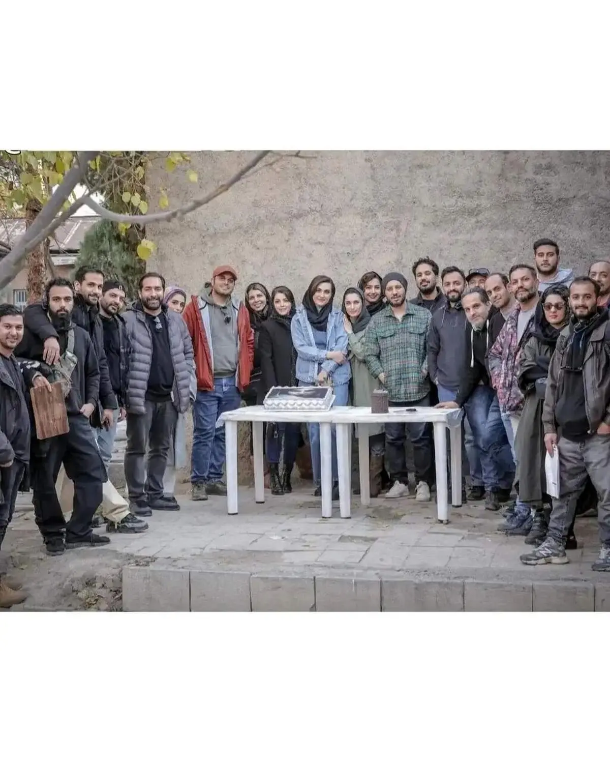 جشن تولد ۲۸ سالگی الناز ملک در پشت صحنه «زخم‌ کاری»/ عکس