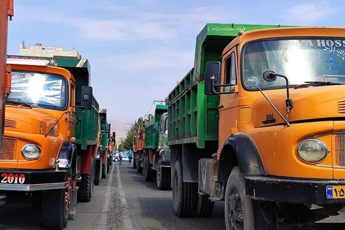  بازگشت کامیون ها به چرخه حمل و نقل کشور در سیرجان
