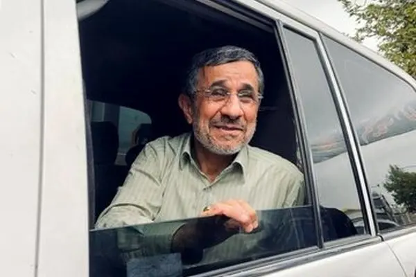 زرشک پلو خوردن احمدی‌نژاد با خاتمی/ عکس