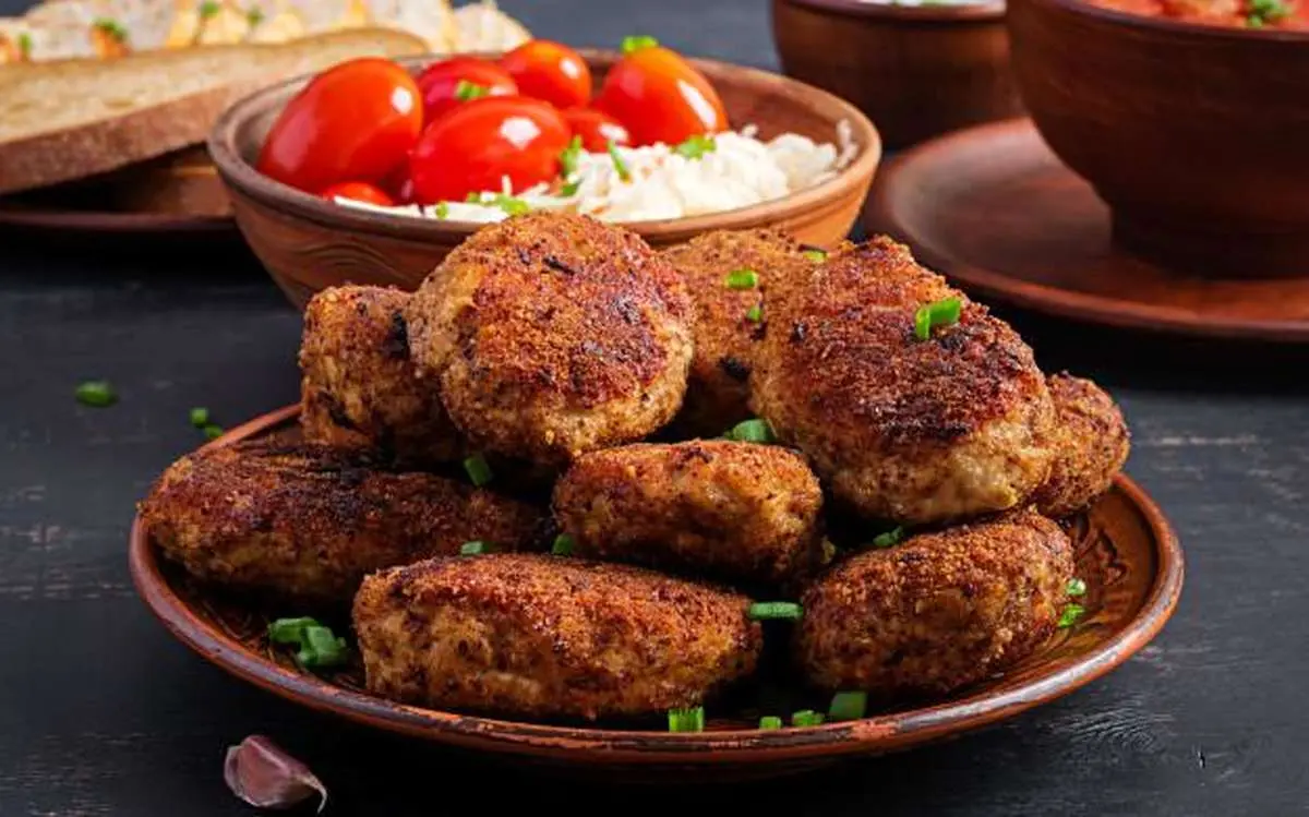 طرز تهیه کتلت شیرازی بدون گوشت و تخم مرغ؛ غذایی ارزان و سریع 