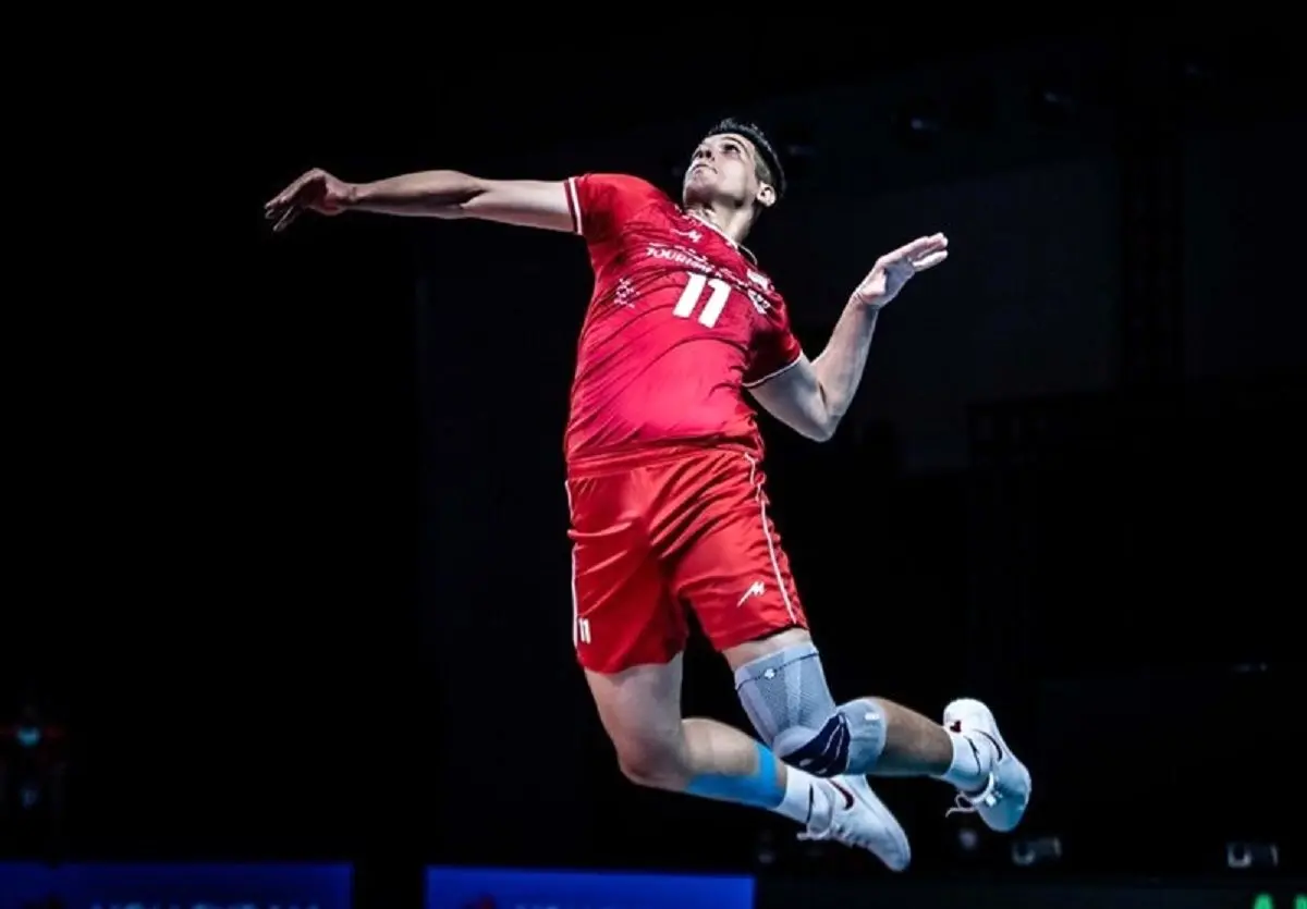 ملی پوشان والیبال به یاد صابر کاظمی با بازوبند مشکی وارد زمین می‌شوند
