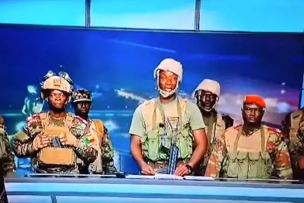 ببینید/ خبر برکناری یک رئیس جمهور در پخش زنده تلویزیونی 