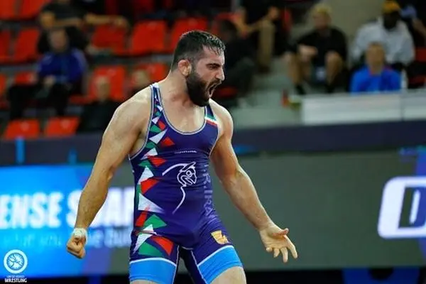 حسن یزدانی در فینال لیگ برتر کشتی آزاد مقابل مجتبی گلیج به میدان می‌رود