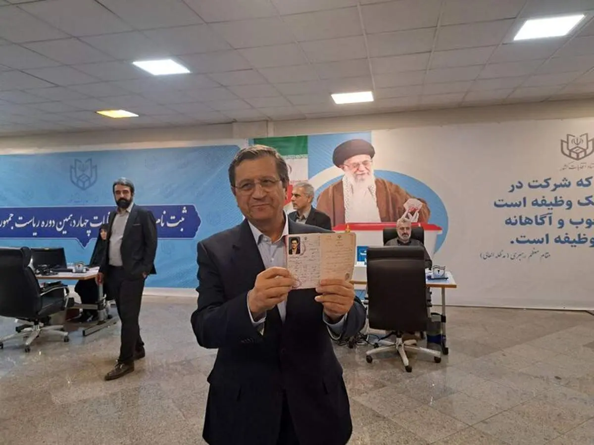 کار عجیب همتی برای پاک کردن انگشت جوهریاش!/ فیلم