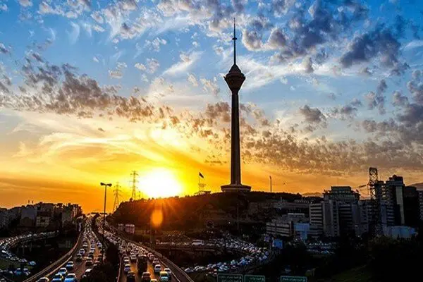 عکسی بی نظیر از تهران/ برج میلاد و آزادی در کنار هم