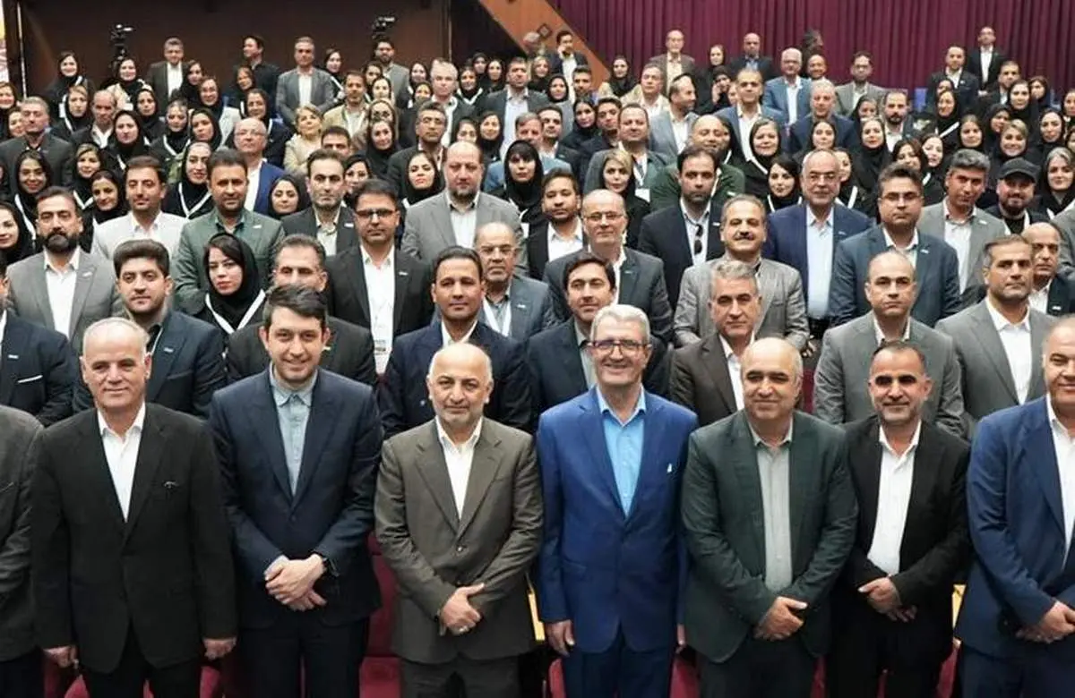 مدیرعامل بیمه دی: نقش شبکه فروش در توسعه فرهنگ بیمه بی‌بدیل است / ۵۳ همت فروش؛ بیمه دی در مسیر افتخار

