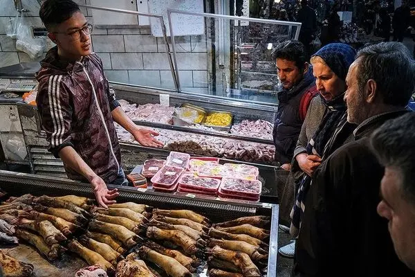 تخم‌مرغ گران‌تر از نرخ مصوب/ بازار کالاهای اساسی همچنان پرنوسان