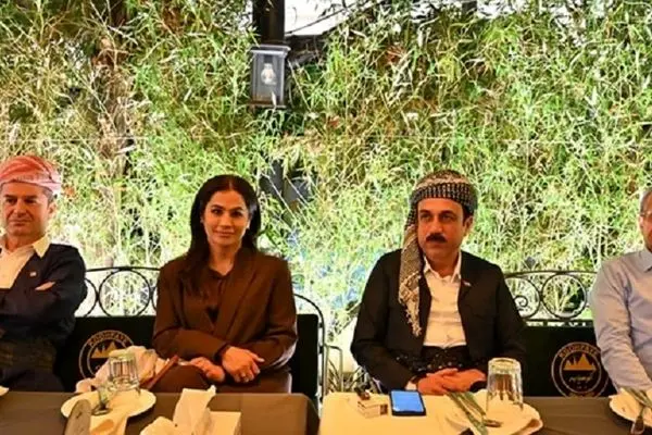 کشف حجاب استاندار حلبچه در تهران!/ عکس