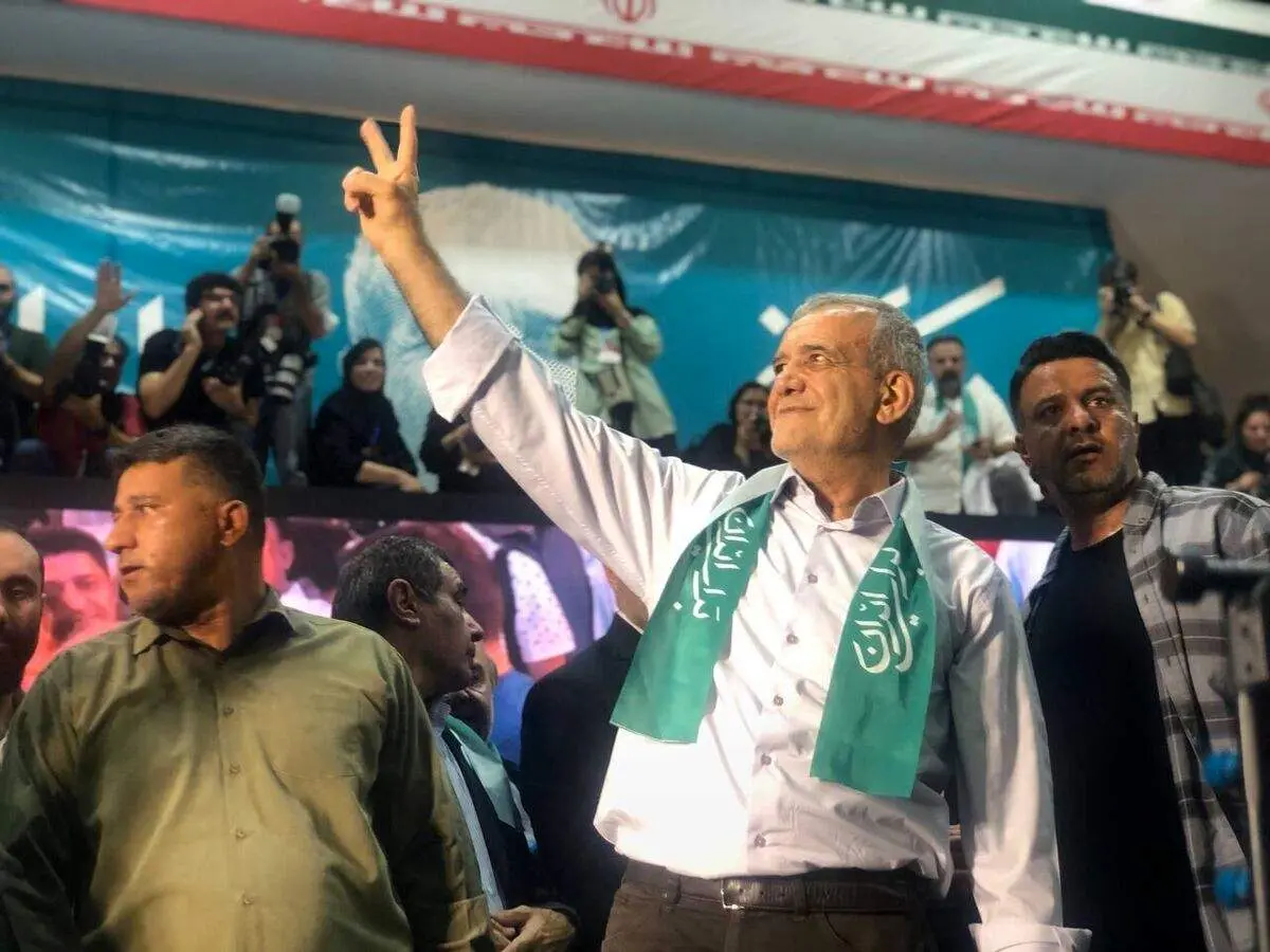 شریعتمداری: پزشکیان بر فساد کاسبان تحریم خط بطلان میکشد