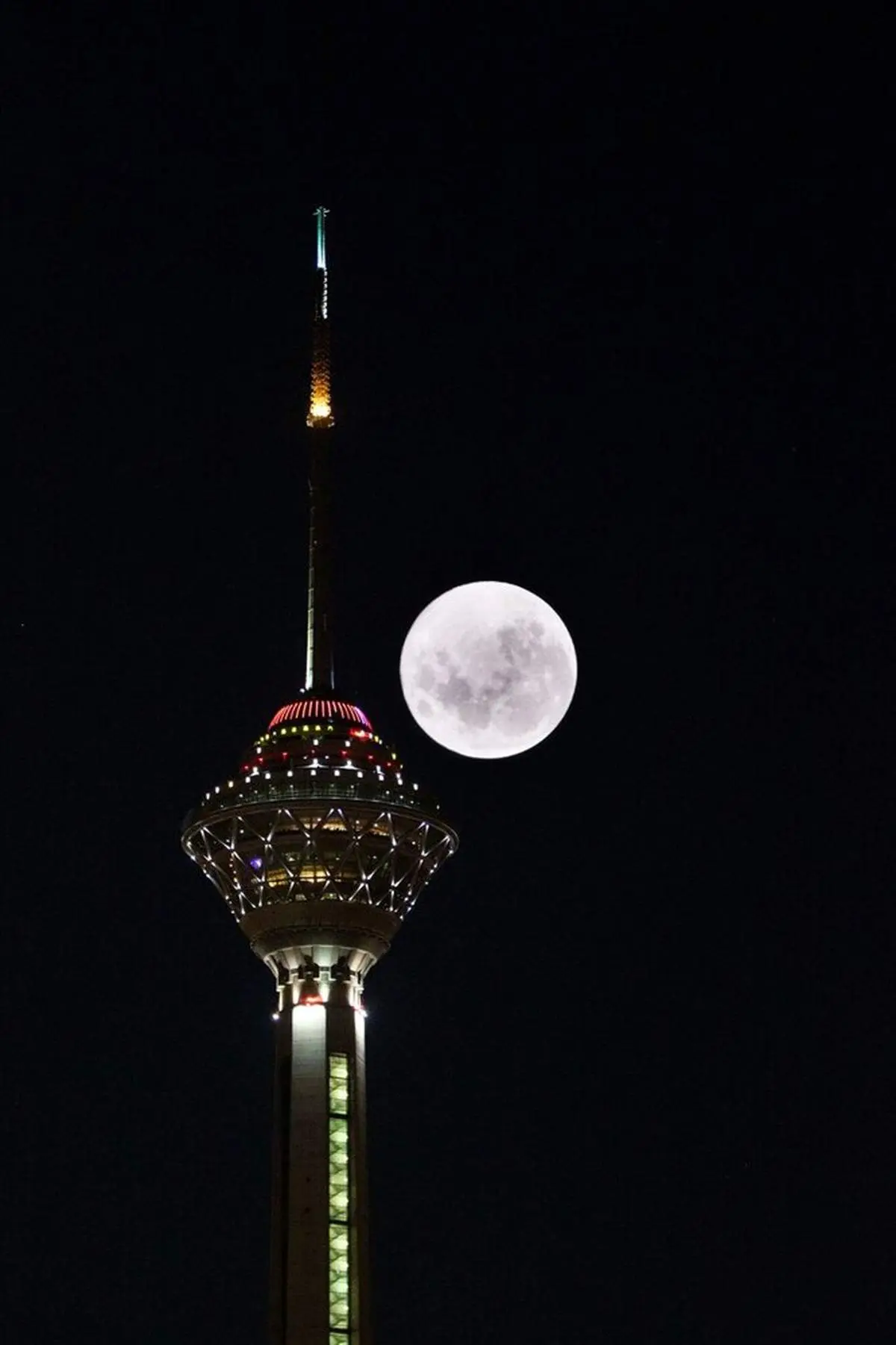 بهترین نقطه تهران برای دیدن ماهگرفتگی امشب ۱۶ شهریور