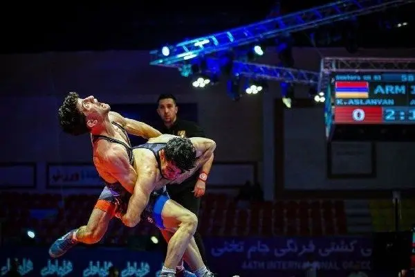 پخش زنده مسابقات جهانی کشتی آزاد/ عموزاد و آذرپیرا از ساعت ۱۲ به وقت تهران