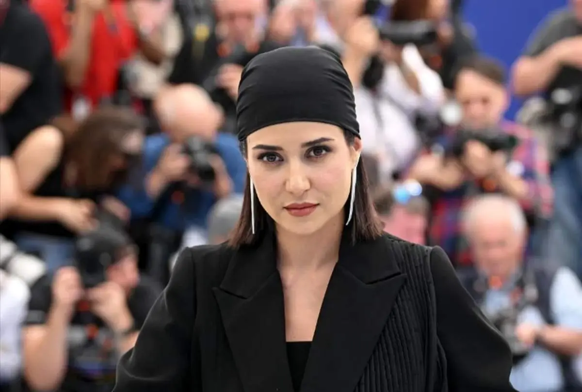 ببینید/ رفتار صمیمانه پریناز ایزدیار و سعید روستایی در اکران زن و بچه