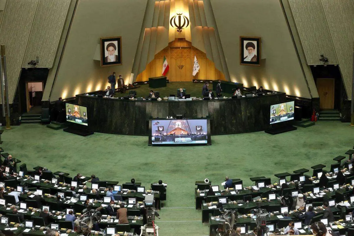 واکنش مجلس ایران به رفتار عجیب با دیپلمات‌های ایرانی در فرودگاه لبنان
