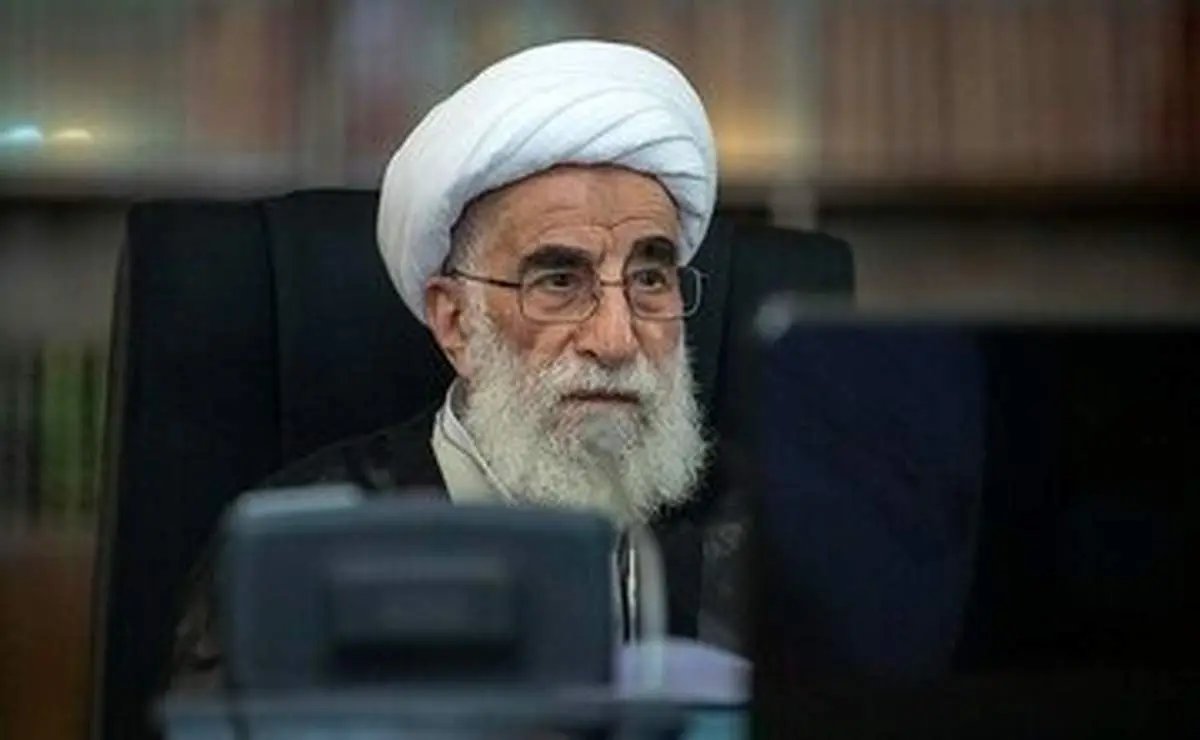 آیت الله جنتی در مراسم ترحیم همسرش+ عکس