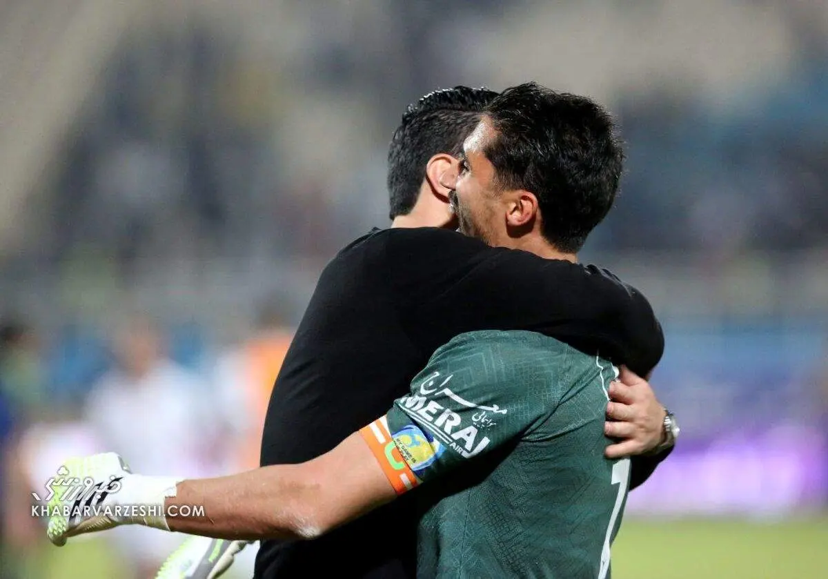 نکونام بعد از بُرد دیشب بغل چه کسی پرید؟/ تصاویر