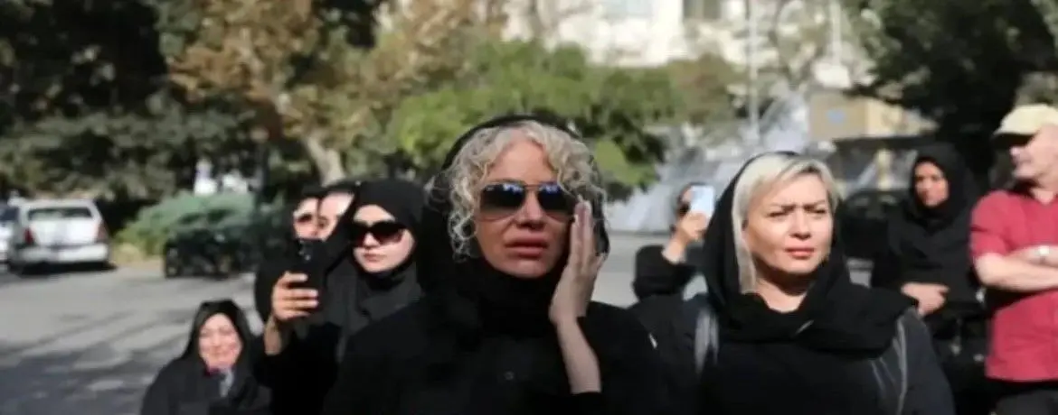 نماز میت خواندن شراره رخام برای امید جهان و گریه های جانسوز/ ببینید