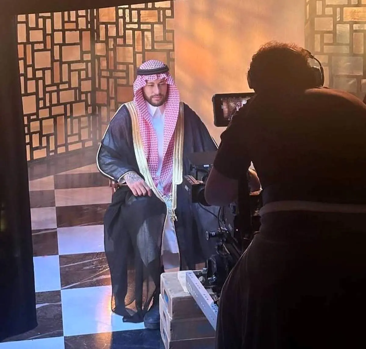 نیمار هم لباس عربی پوشید! 