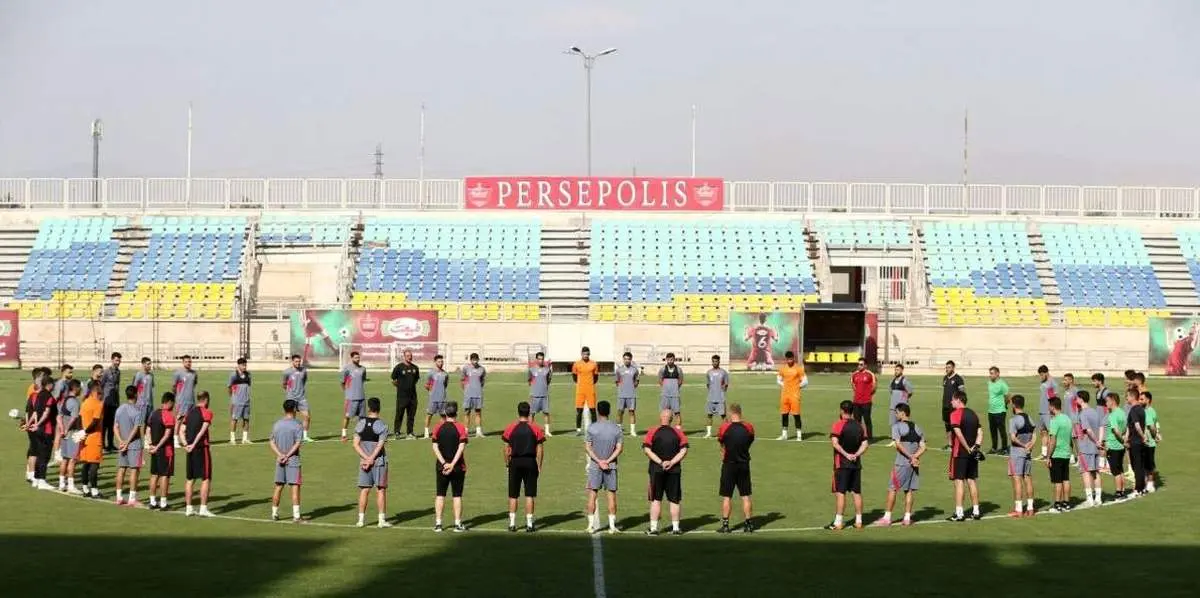 ادای احترام پرسپولیسی‌ها به شهدای بالگرد رئیس جمهور/ عکس