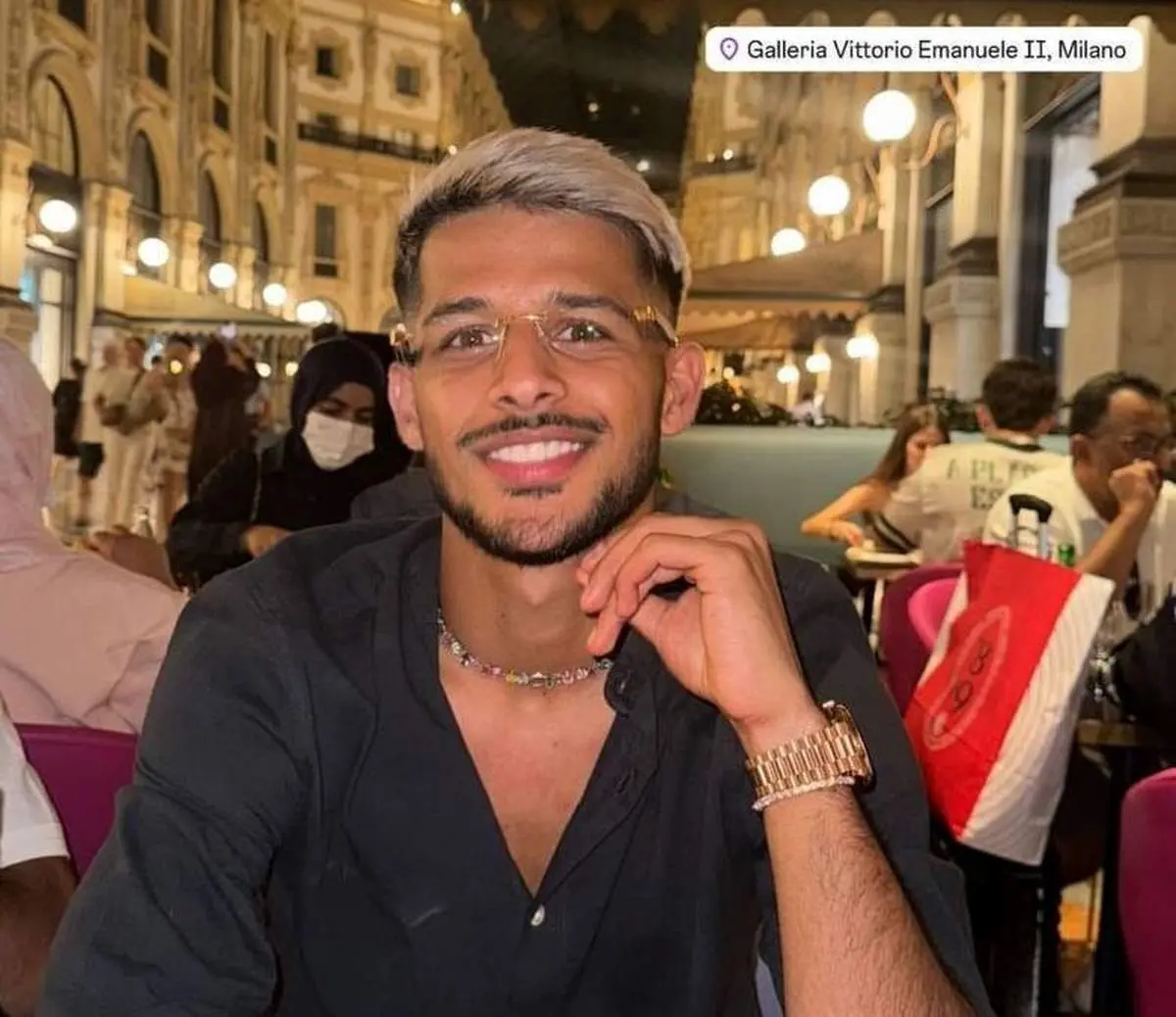 کافه گردی مهدی قایدی با استایل جدید در میلان/ عکس